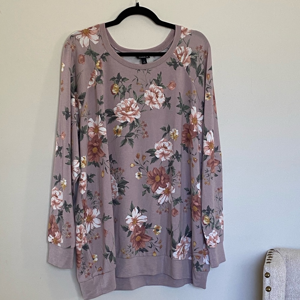 Torrid dusty lavender floral top, super soft sz 3